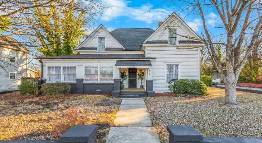 Gorgeous and spacious Thomasville Downtown home - Image 1