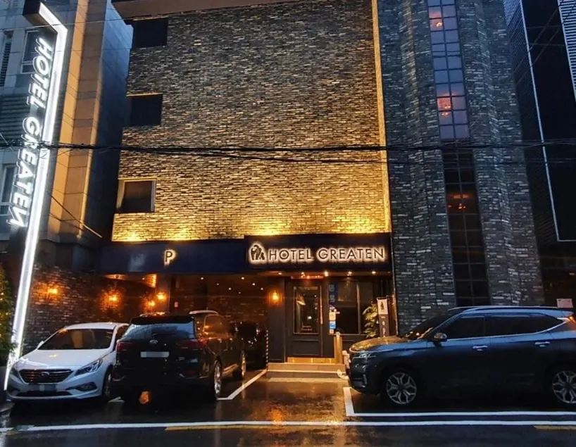 Greaten Hotel - Image 1