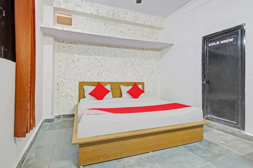 Hotel O Royal - Image 1