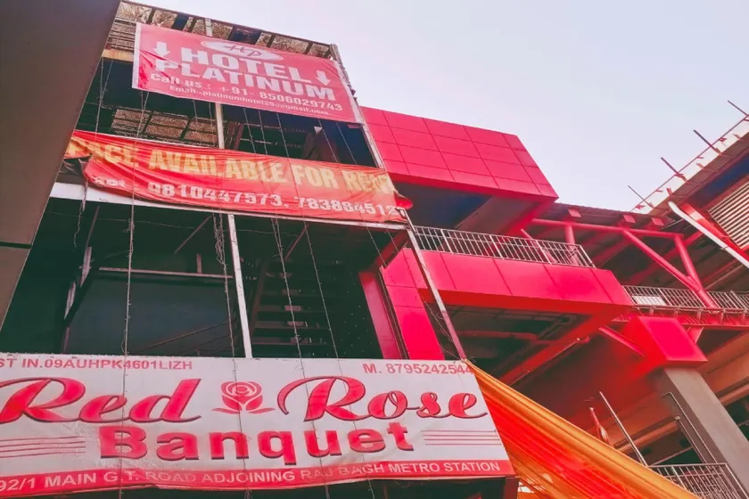 OYO Platinum Hotel - Image 1