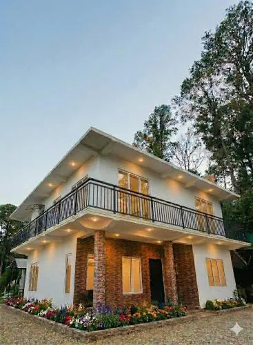 Full Moon Hotel - Image 1