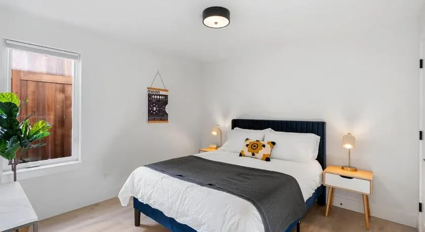 Awesome Alberta Arts Apt Quiet & Walkable - Image 1