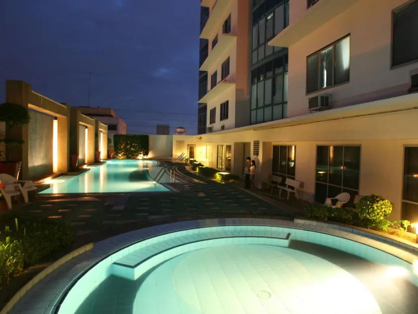 Astoria Plaza - Image 1