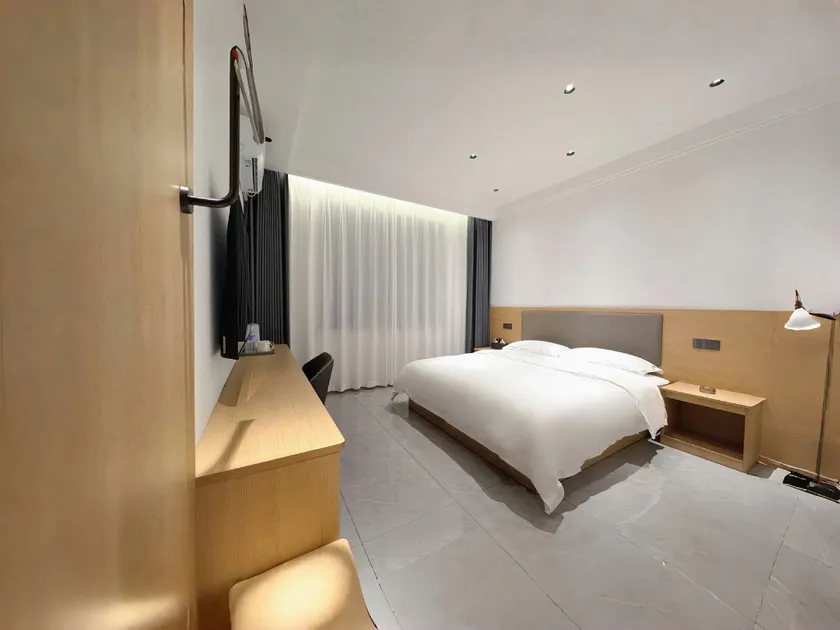 Traveler's Homestay Hotel (Lvliang Lishi East Expressway Exit Branch) - Image 1