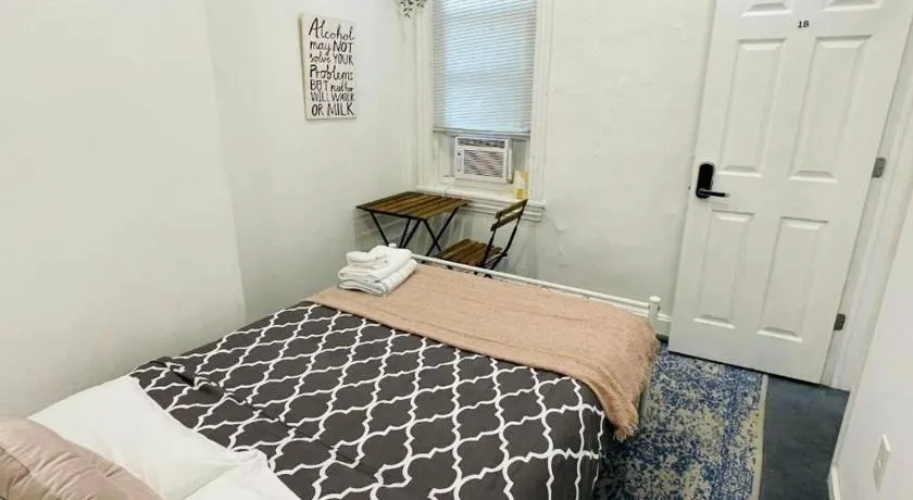 Oui on Ludlow - Entire House and Private Rooms in University City - Image 1