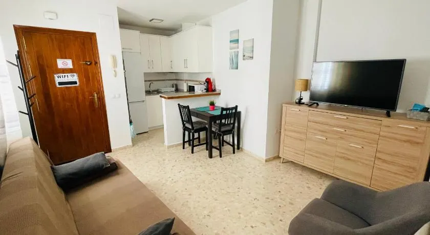 Apartamento moderno frente a la playa y muy céntrico, con aire acondicionado y WIFI - Image 1