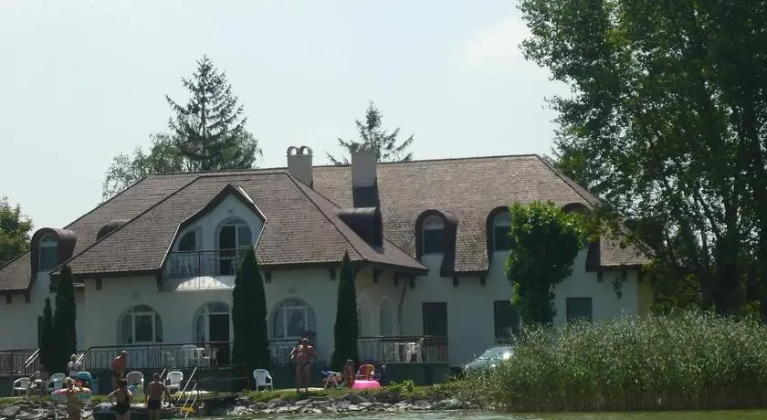 Aranyhídszálló - Image 1