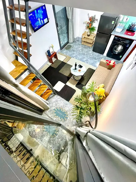 Modern Studio w Balcony and Kitchen - Image 1