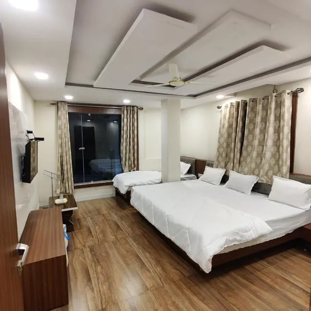 Hotel Shreeji Residency - Image 1