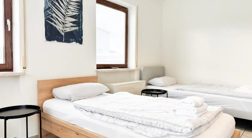 modern living studios Karlsbad - Image 1