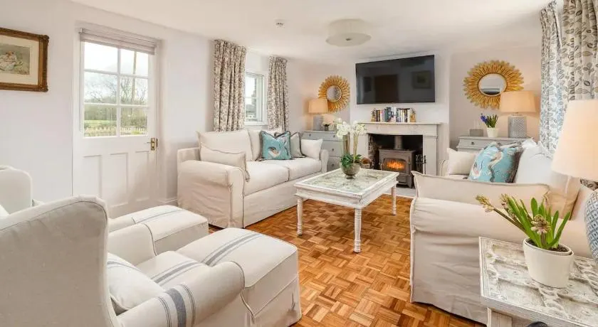 Charming 4 Bed Cottage in Herts Countryside - Pass the Keys - Image 1