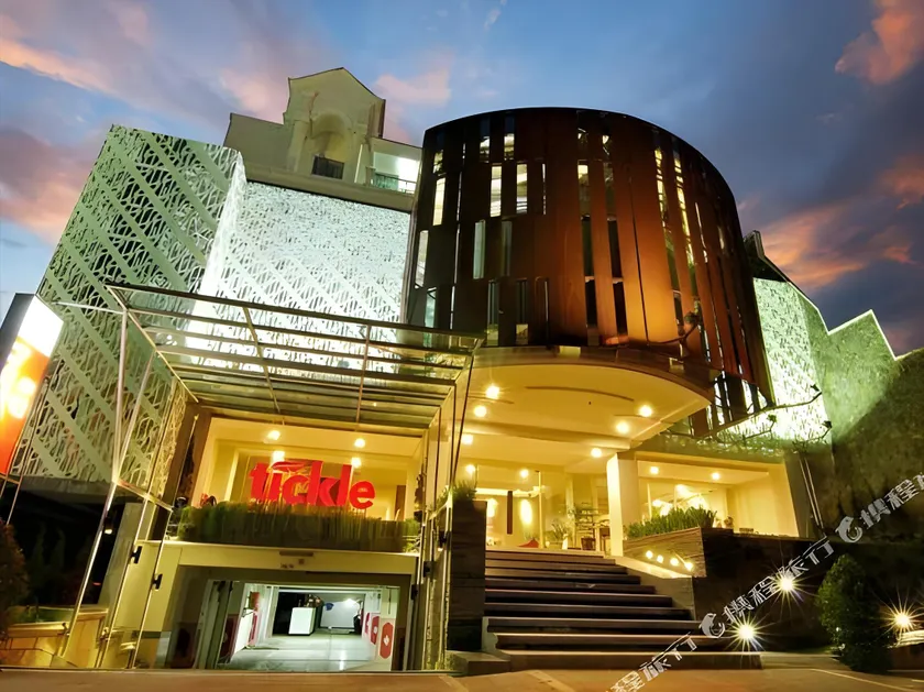 Tickle Hotel - Image 1