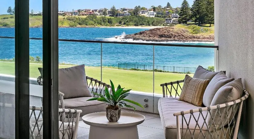 3BR Coastal Escape with Ocean Views, Shared Pool & Jacuzzi, 2 Car Spaces & Walk to Surf Beach - Image 1
