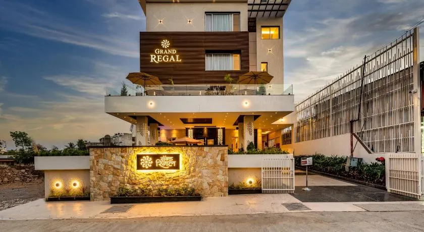 Grand Regal - Image 1