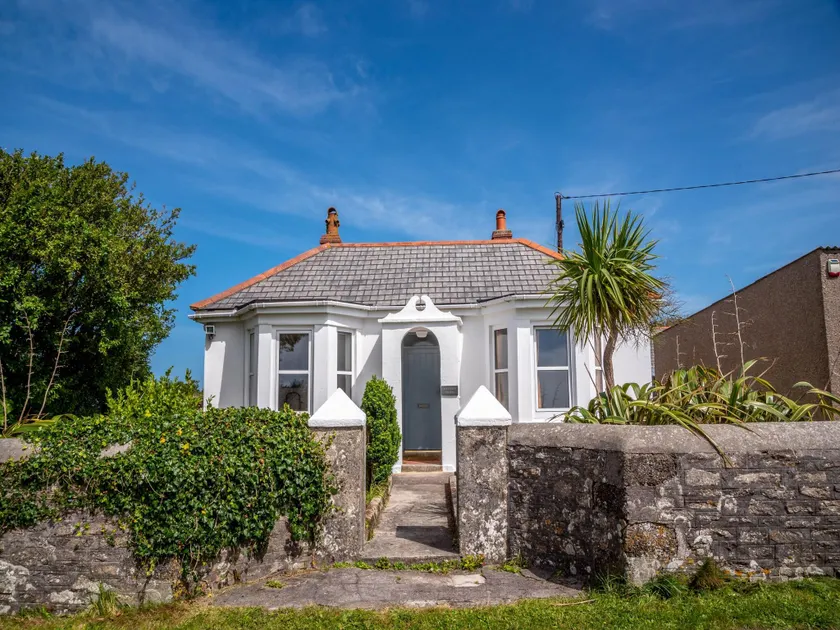 Bungalow in Pendeen With Stunning Sea Views - Image 1