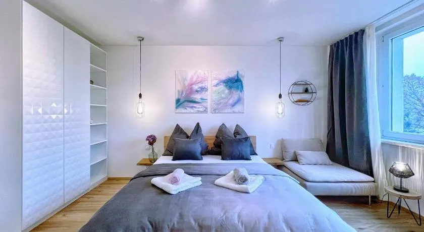 Jana's WOW apt, 3 room, free parking, 15'Airpt, 25'City - Image 1