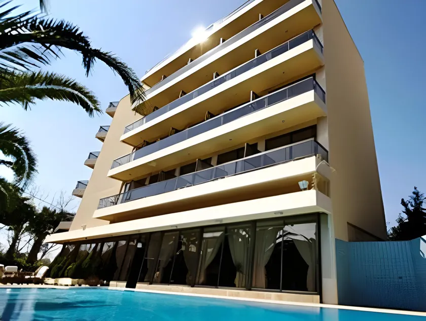 Golden Sun Hotel - Image 1