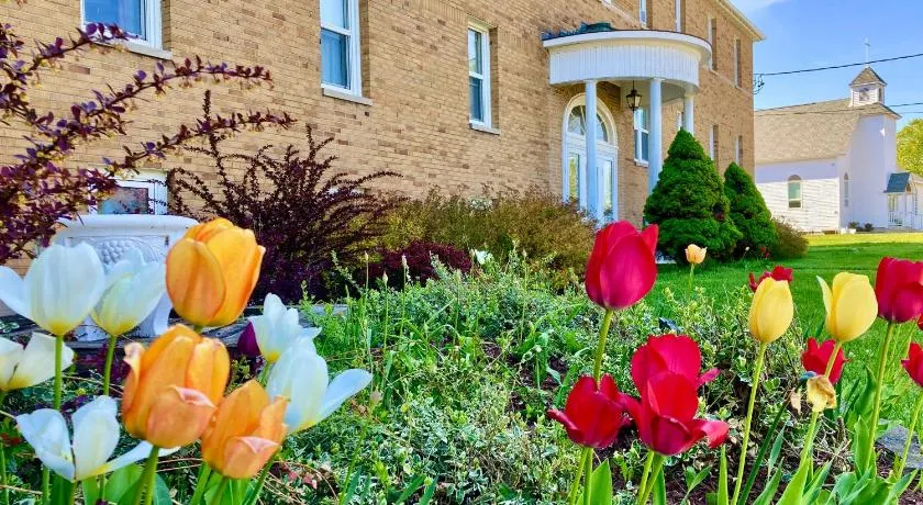 Garden Grove Retreat & Lodging near Pictured Rocks, Fayette, Trails - Image 1
