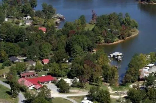 Bay Springs Country Inn & Marina - Image 1