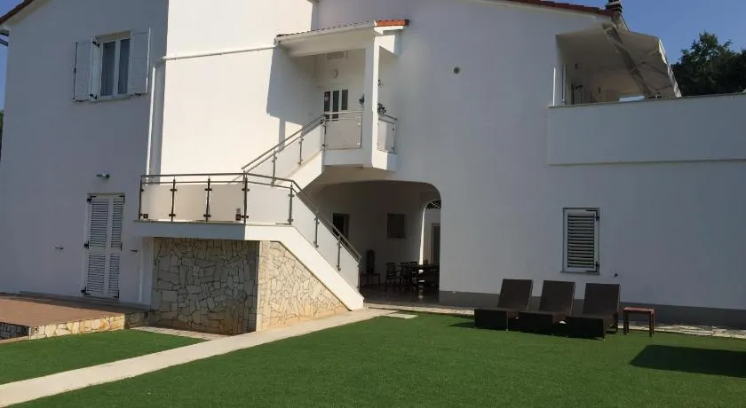 Soline Ada - Image 1