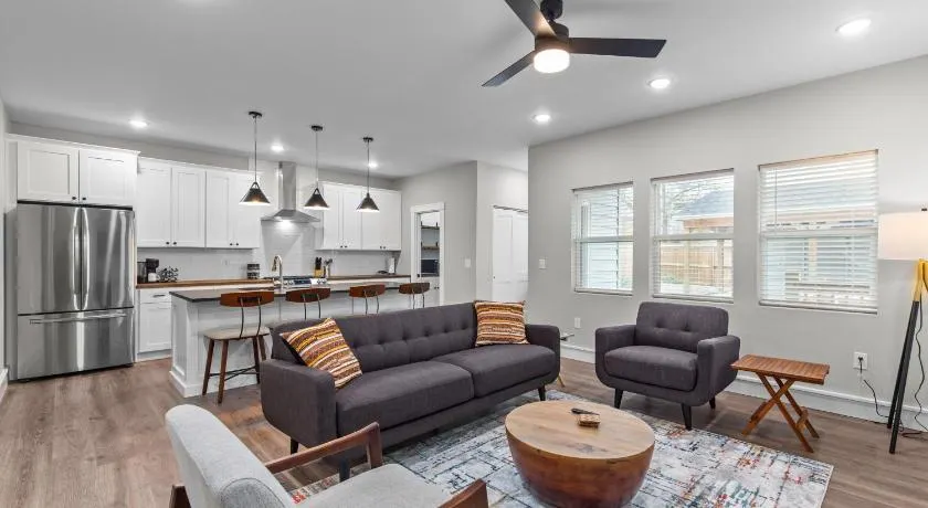 Uptown Elegant Escape | JZ Vacation Rentals - Image 1