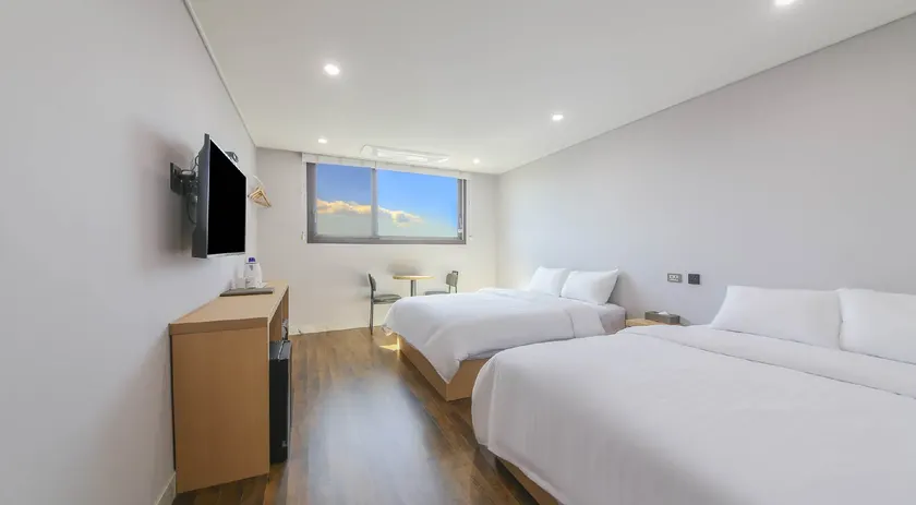Aroomi Hotel Hyupjae - Image 1