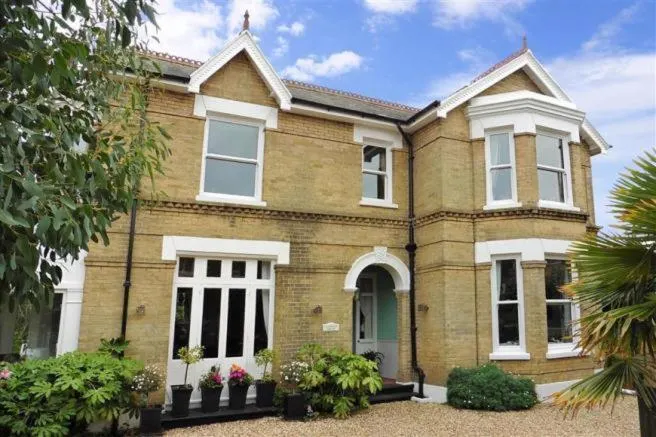 Clarence House Shanklin - Image 1