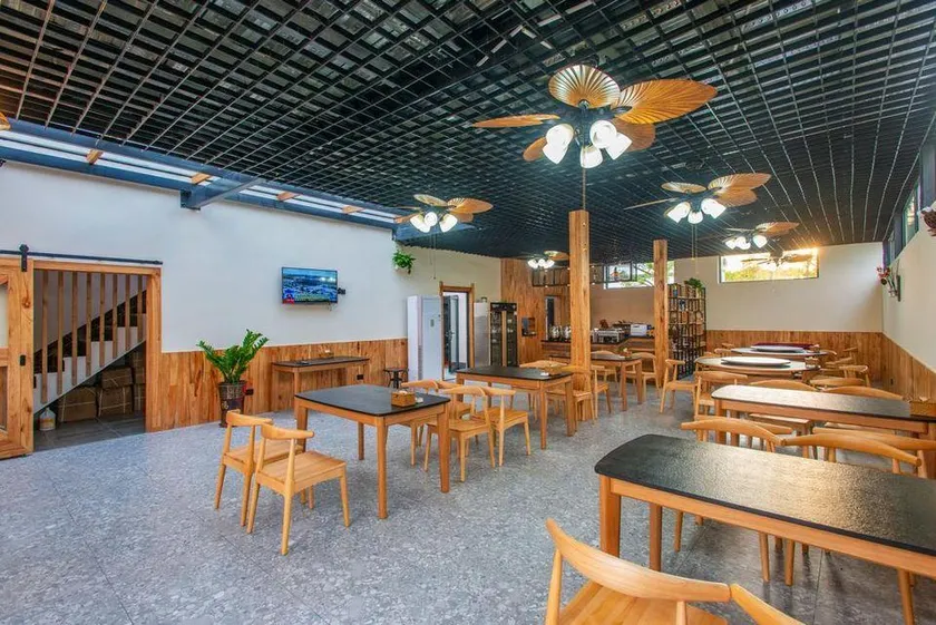 Haiyiran Holiday Hotel - Image 1