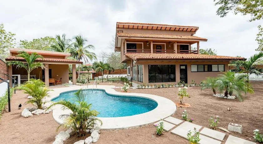 Flamingo Estates 18- 4 Br House With Pool - Image 1