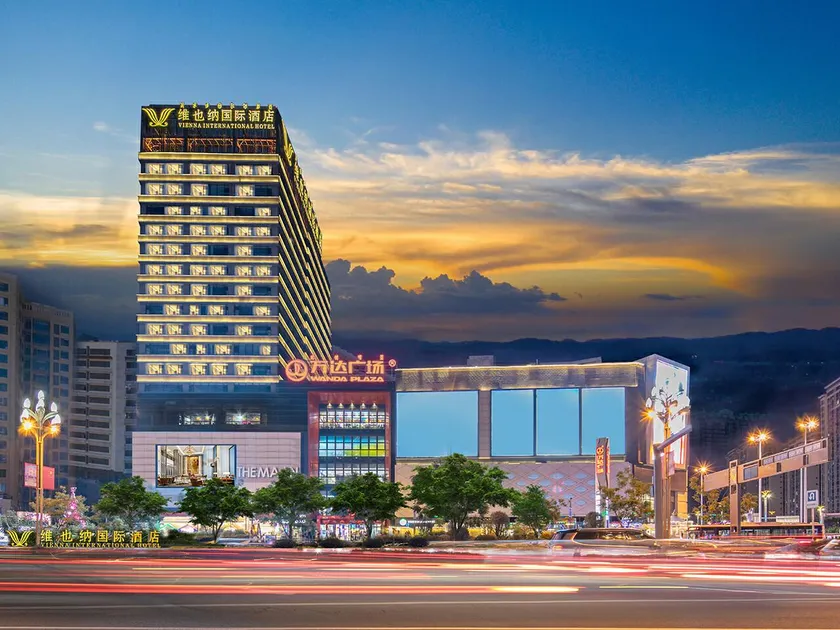 Vienna International Hotel Xichang Qionghai Wetland Wanda Plaza - Image 1
