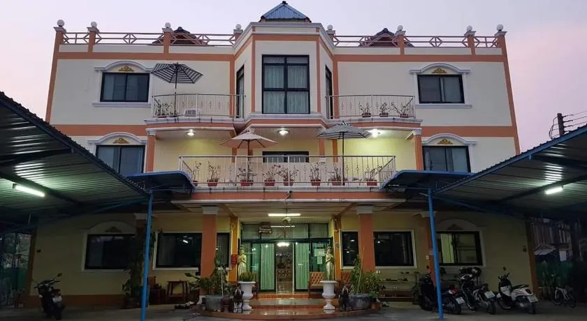 Kasithorn Apartment's & Hotel - Image 1