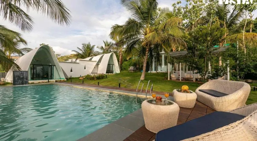 Luxury Shwaas Villa in Mysore with Private pool and landscape - Image 1