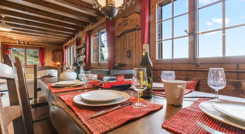 Chalet familial avec vue sur les Alpes et le lac sur les hauts de Montreux à Caux - Image 1