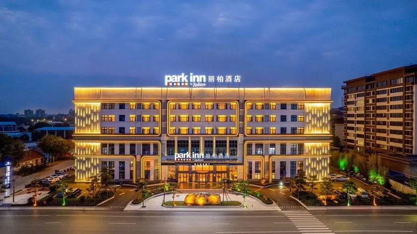 Park Inn by Radisson（Weifang Anqiu Taihuacheng New Bus Station Store） - Image 1