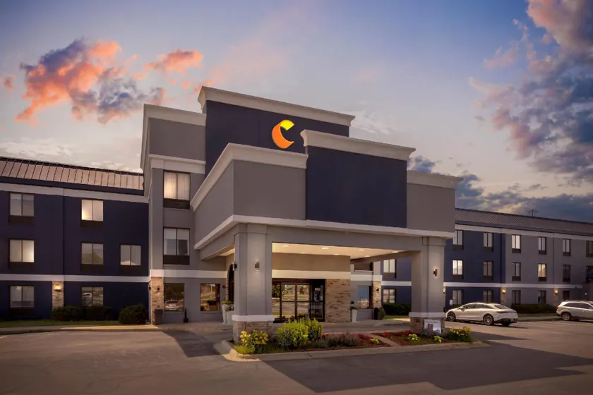 Comfort Inn Bourbonnais near I-57 - Image 1
