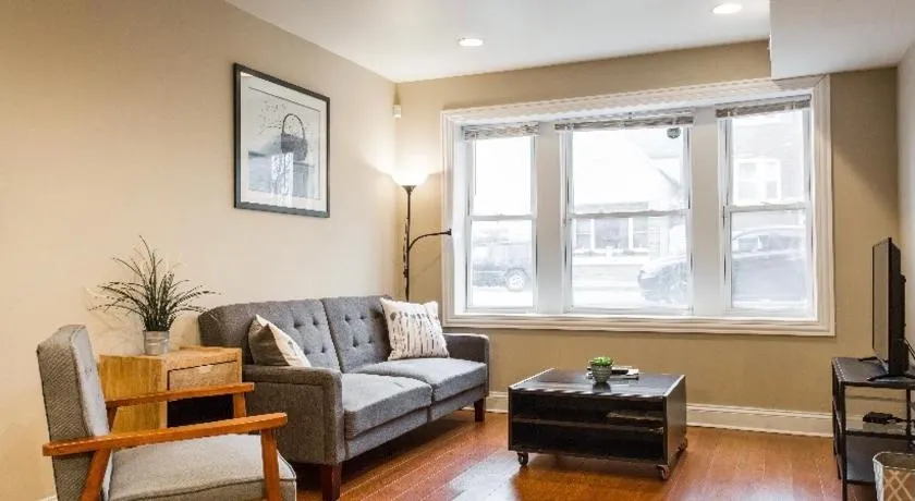 Entire Modern 2 Bedroom Apartment - Image 1