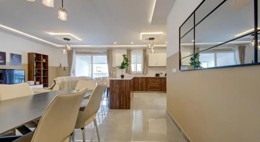 Fully equipped 2BR home with Pool & Gym access by 360 Estates - Image 1