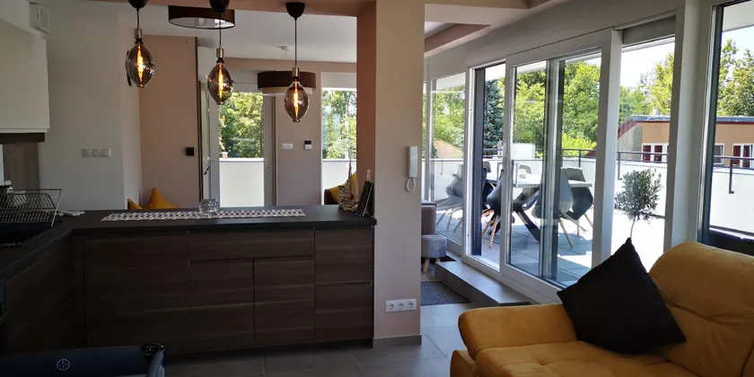 LAKE MOMENTS - Emerald Penthouse - Image 1
