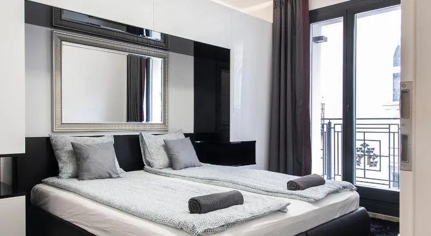 Luxe Central Apartments - Image 1