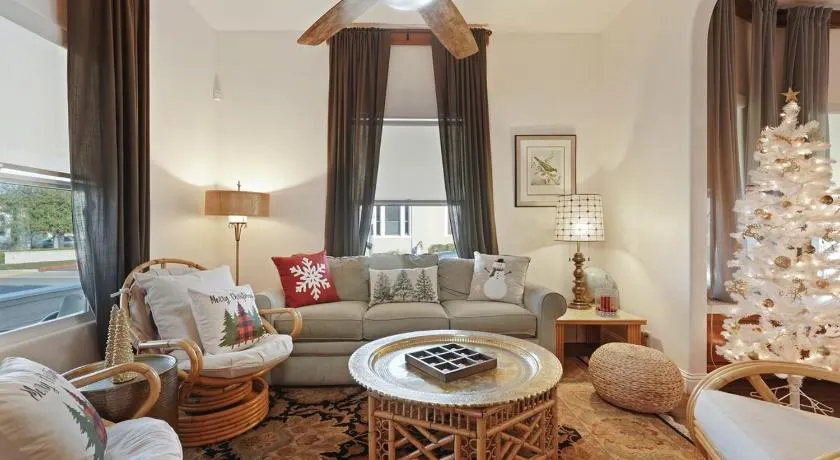 The Veranda on Walnut Luxury Downtown Lodi Stay - Image 1
