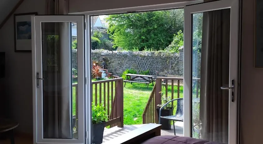 The Garden Room at Dartmouth - Image 1