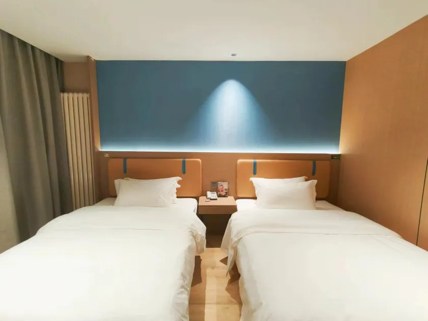 Four Seasons Hotel (Linpan Drilling Company Xinyuan District Branch) - Image 1