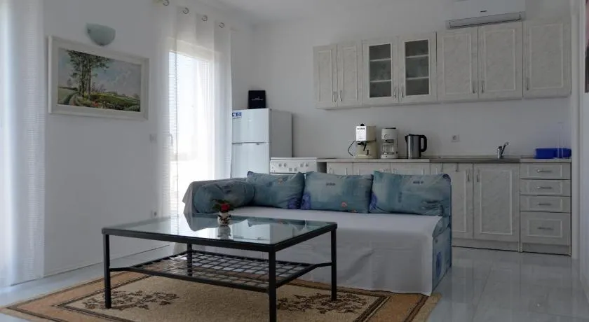 Honey Apartment - Image 1