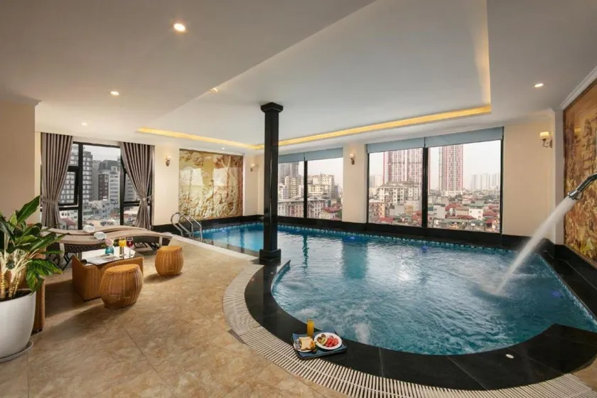 Luxe Paradise Suites Hotel Dich Vong Hau - Image 1