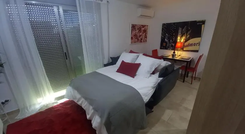 El estudio de las mariposas,sofa cama , cocina y baño - Image 1