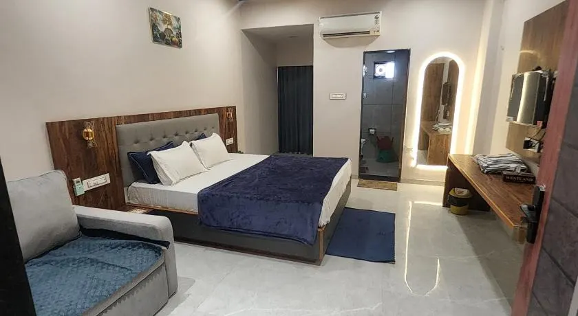 Hotel Anmol&Rooms - Image 1