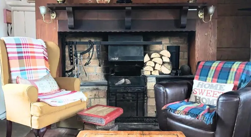 Authentic Irish Cottage, Rural Ballymascanlon - Image 1