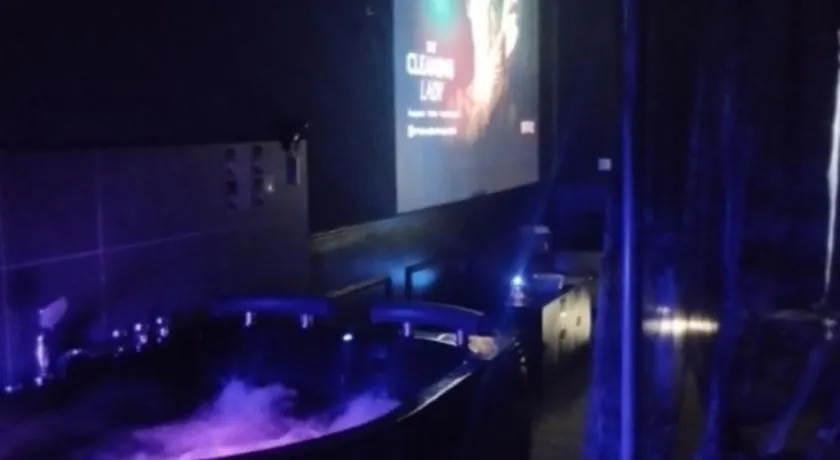 Cinema et balneotherapy - La SPAcieuse Room - Image 1