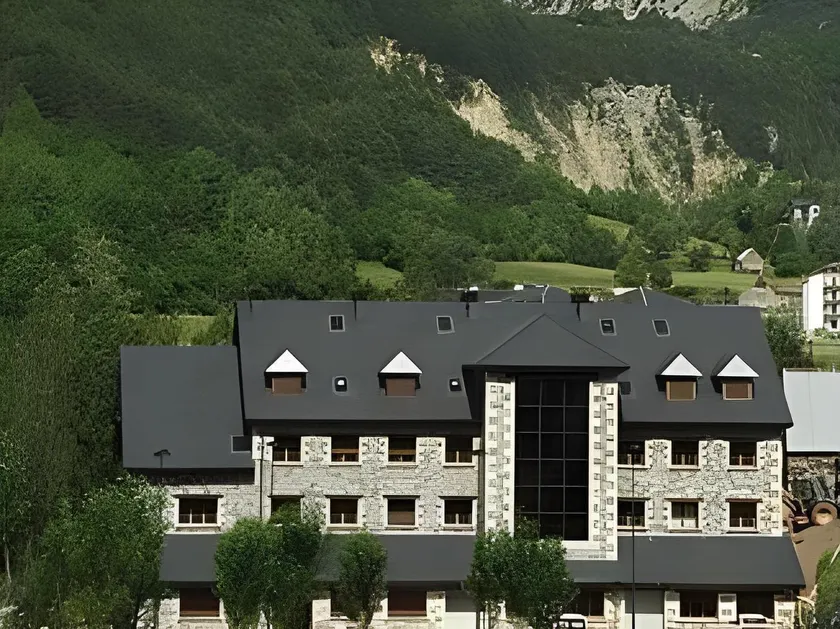 Complejo Turístico Bielsa Hotel y camping - Image 1