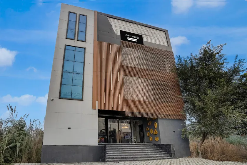 Super Townhouse Subharti University Meerut Formerly Hotel Celebration - Image 1
